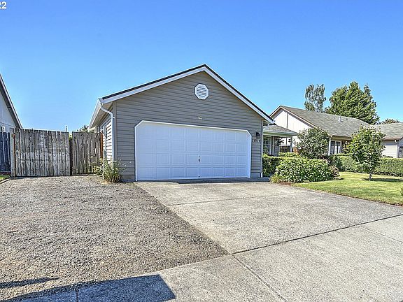 2nd image of 15919 NE 90th St