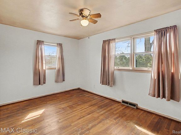 4th image of 1076 Benstein Rd