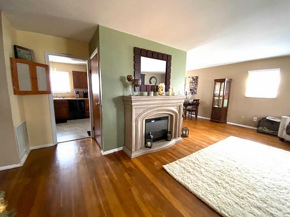 2nd image of 3880 Monterey Dr