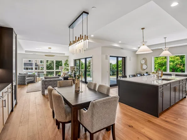 150 Broadway Ave S #2B, Wayzata, MN 55391