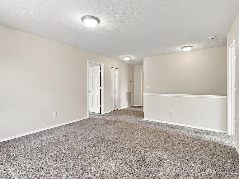 2834 Creekbend Dr — Photo 15