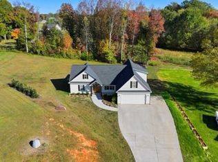 7900 Pate Dr, Oak Ridge, NC 27310