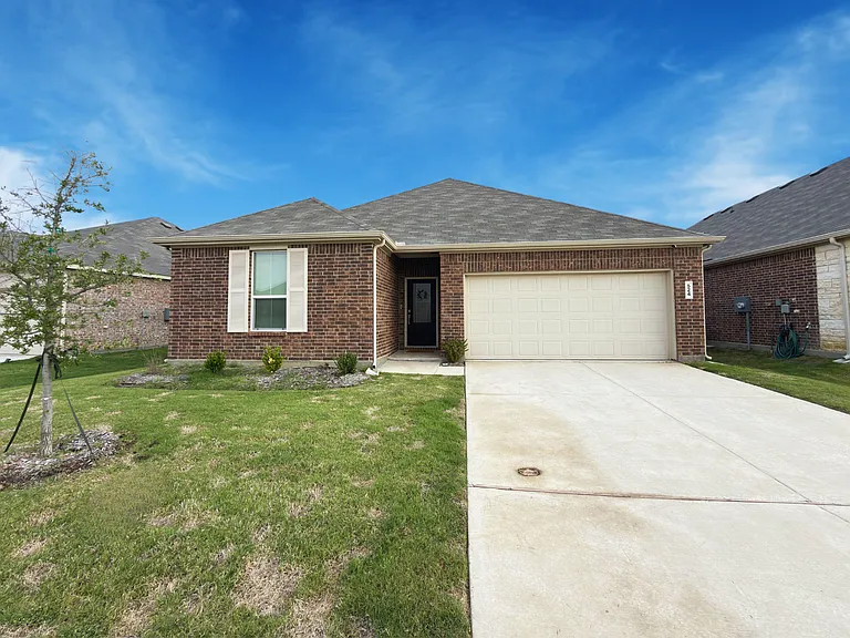 524 Hackney Dr — Photo 1