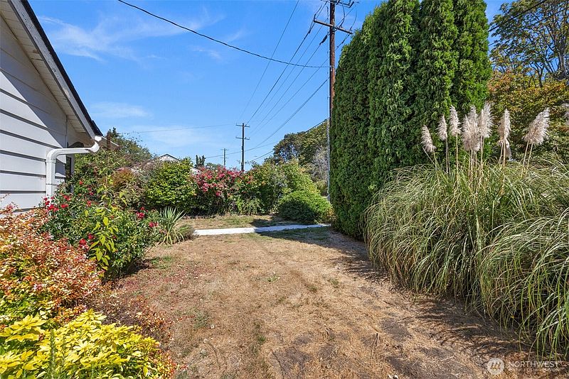 3rd image of 4721 21st Avenue SW