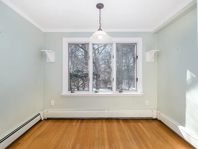 445 Glen Rd — Photo 15