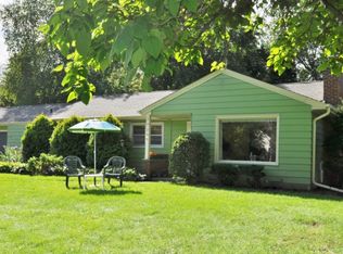 1729 W Eleanor Pl, Mequon, WI 53092