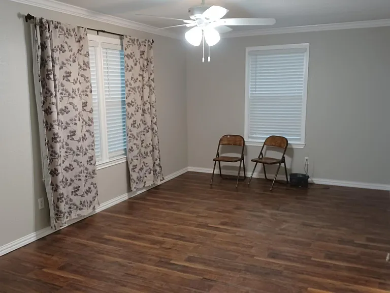 203 W Eagle St — Photo 8
