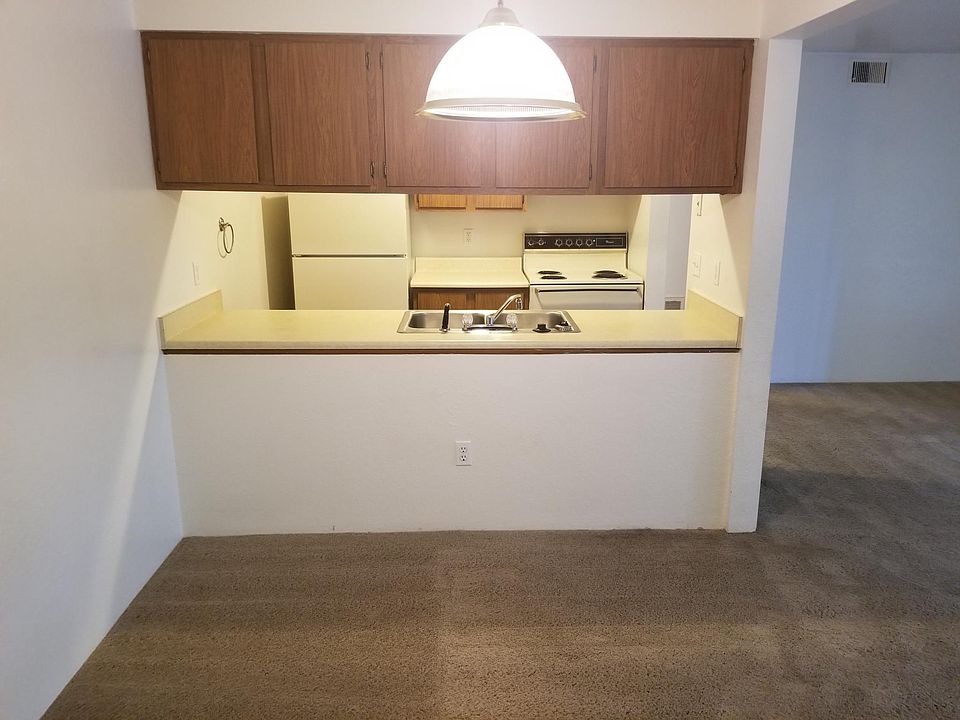 1st image of 6226 Village Green Cir #6