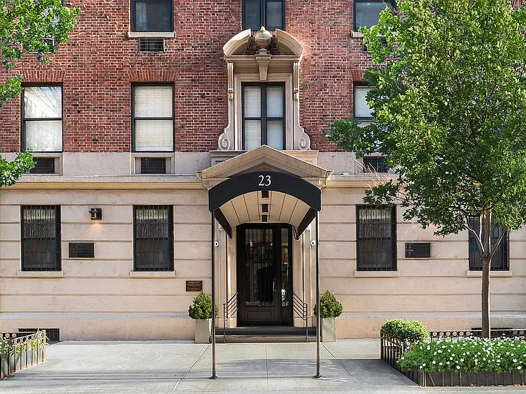 23 E 10th St #321 — Photo 9