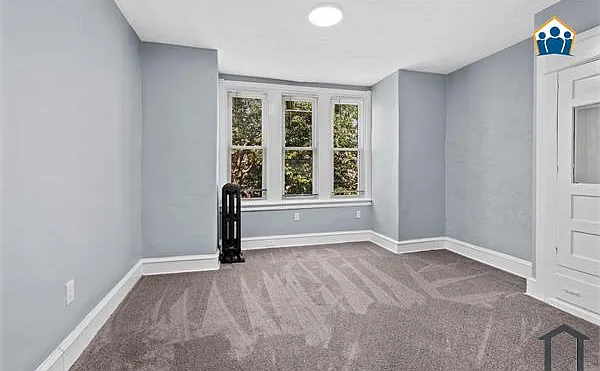 950 E Russell St — Photo 19