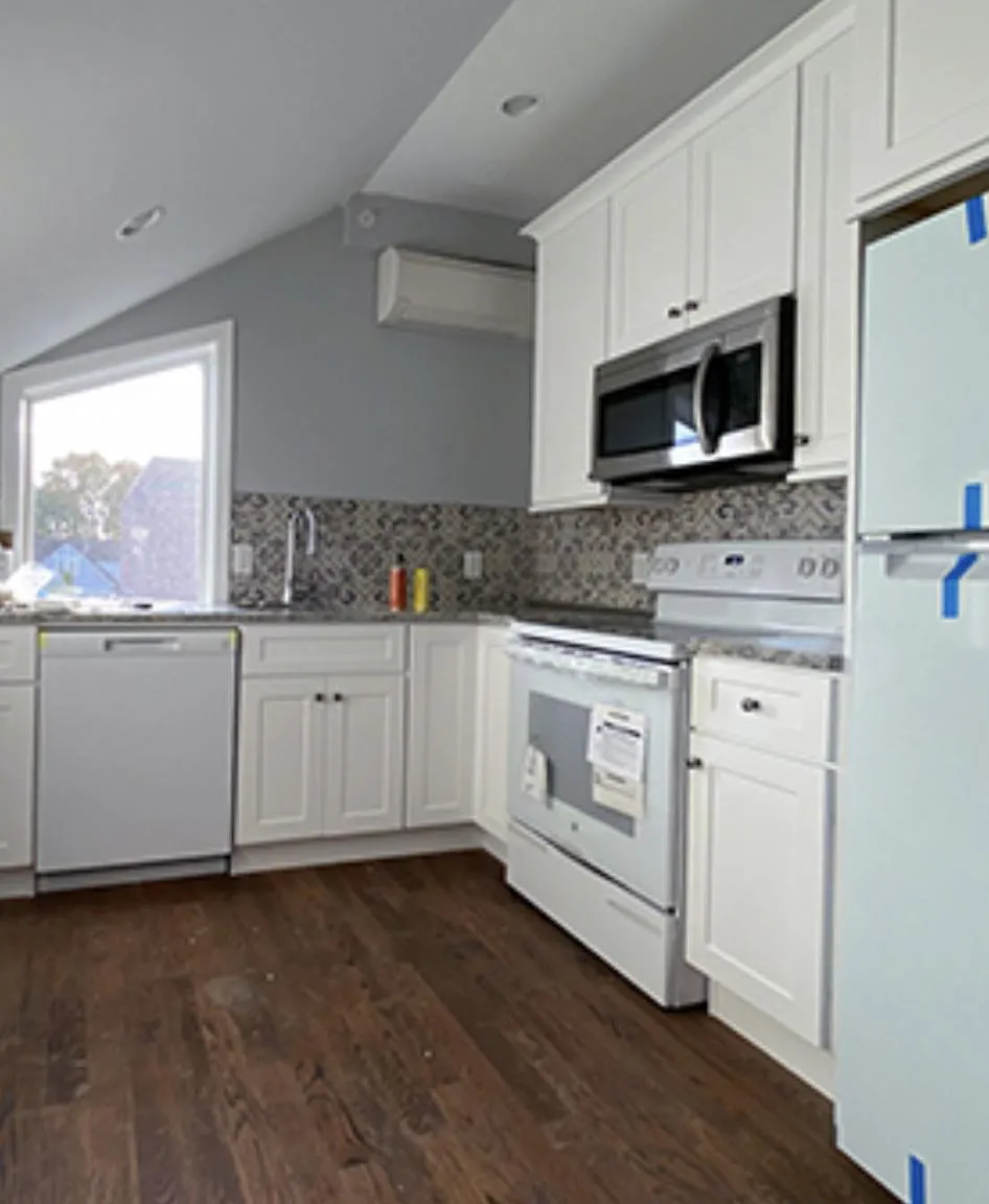 370 S Riverside Ave — Photo 4
