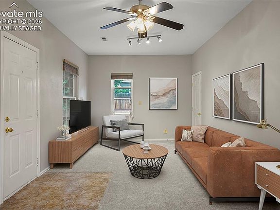 5th image of 917 Custer Ave
