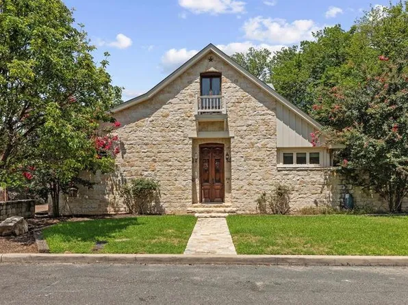 208 W Schubert St, Fredericksburg, TX 78624
