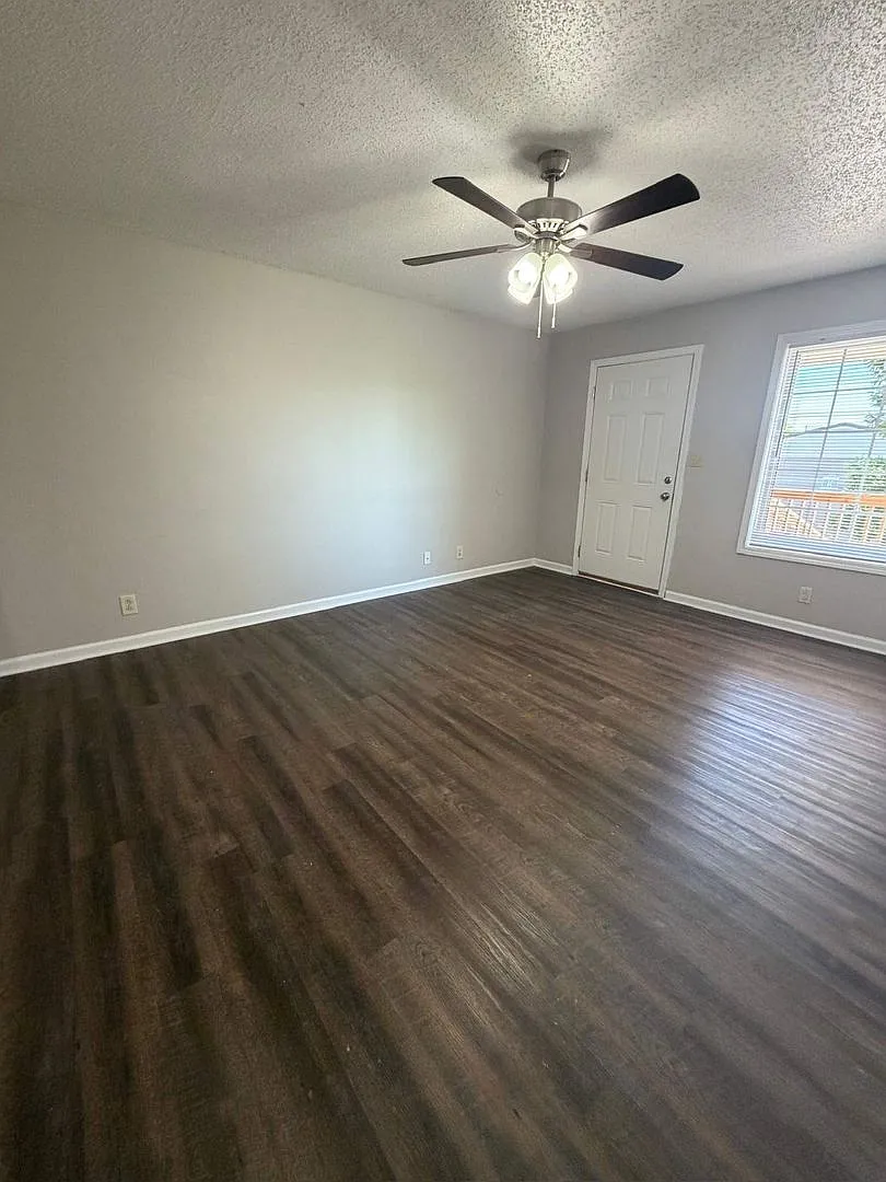 164 Lexington Drive — Photo 4