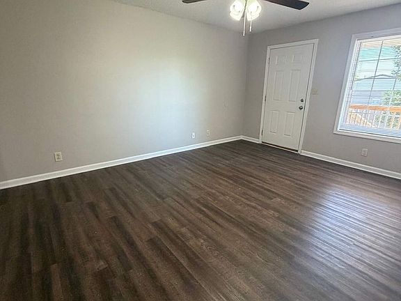 4th image of 164 Lexington Dr #3