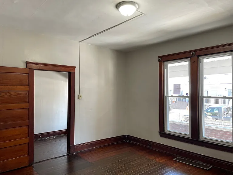 858 S 23rd St — Photo 9