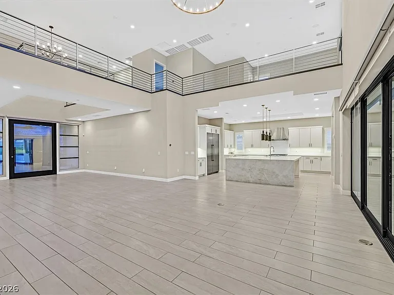 65 Garibaldi Way — Photo 10