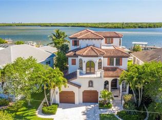 1955 Arrowhead Dr NE, Saint Petersburg, FL 33703