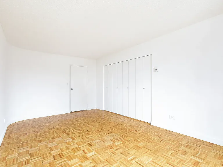 300 E 34th St #9B — Photo 15