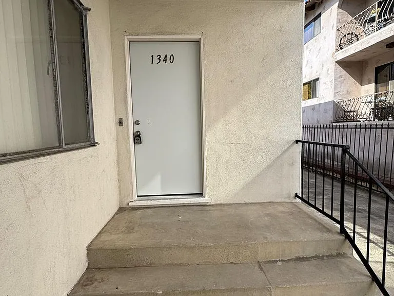 1336-1340 W 9th St — Photo 3