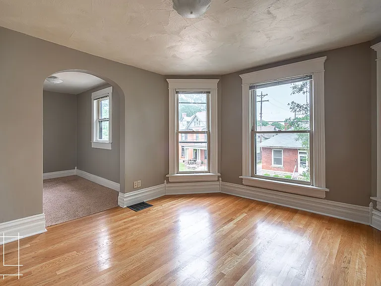 207 W Hubbard Ave — Photo 6