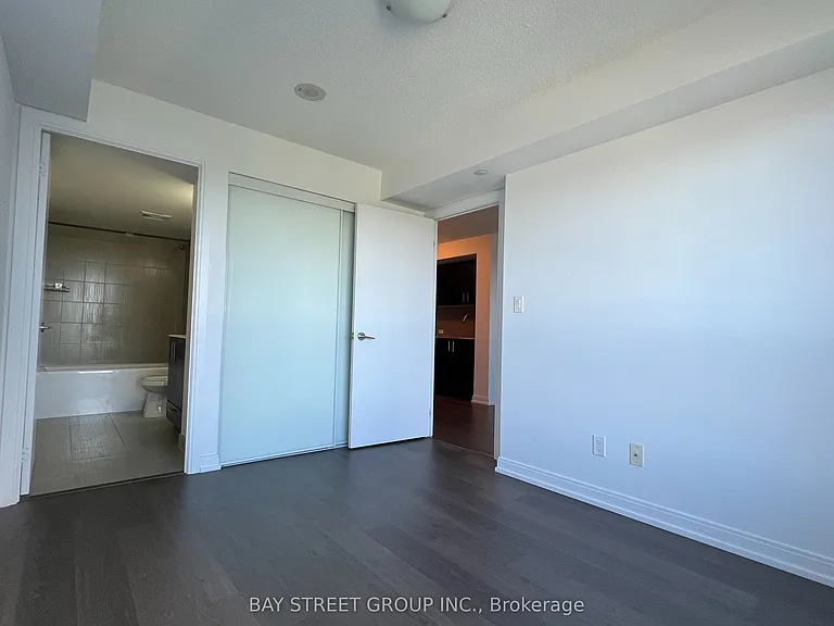 255 Village Green Sq #2805 — Photo 4