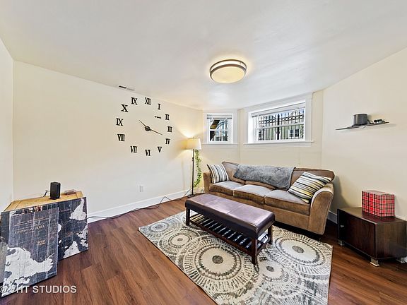 3rd image of 3109 W Diversey Ave