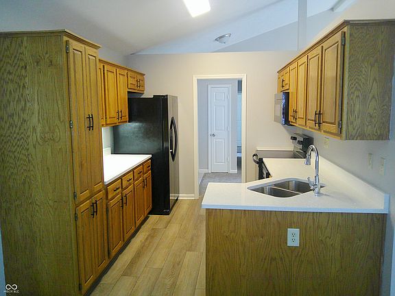 2nd image of 2289 Broadmoor Ln