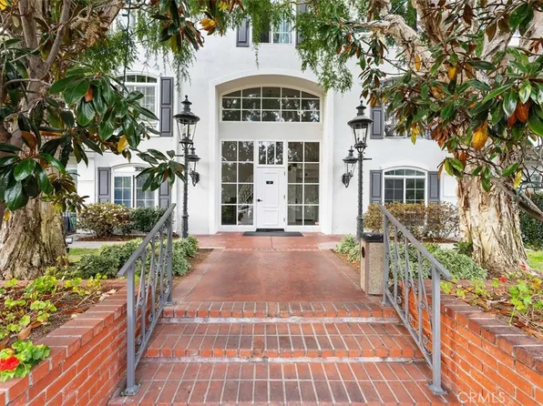 500 Cagney Ln APT 101, Newport Beach, CA 92663