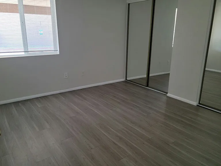 2426 W Earll Dr — Photo 6