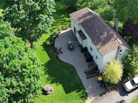 2nd image of 434 Woodruff Rd