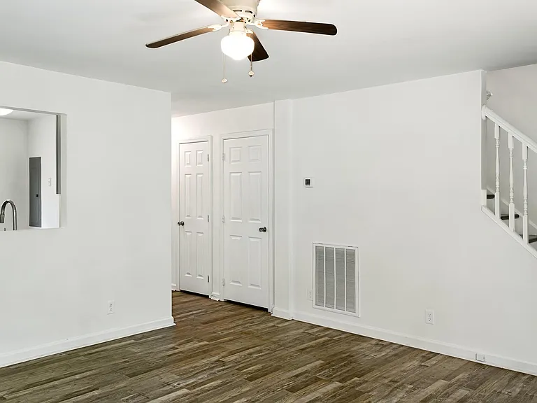 278 N Franklin St — Photo 8