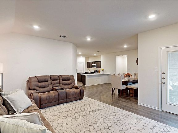 4th image of 2109 Caraway Ct