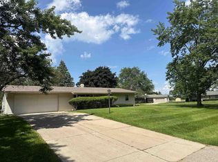 891 E Daffodil Ln, Beloit, WI 53511