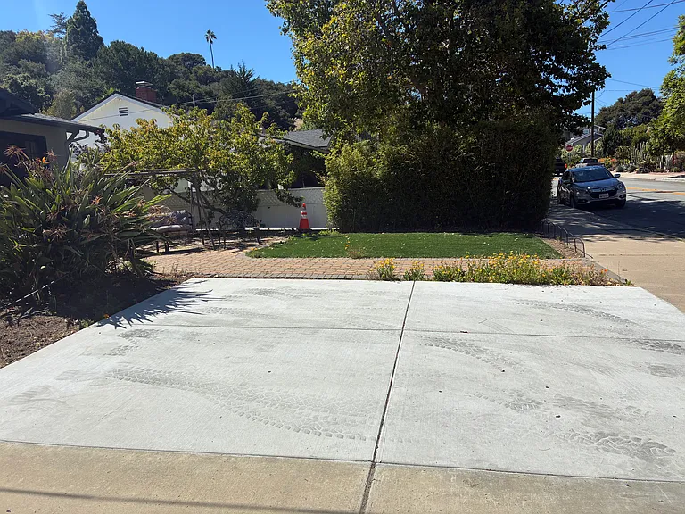 381 Broad St — Photo 13