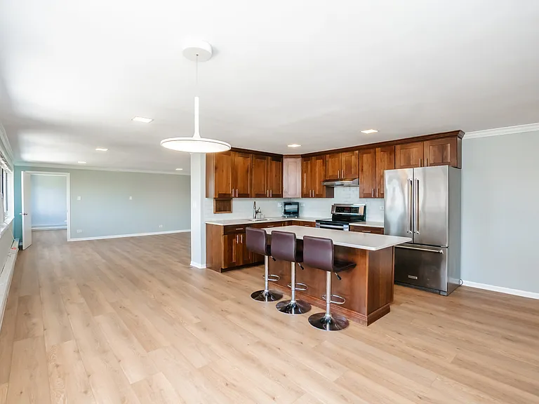 700 W Bittersweet Pl #711 — Photo 3