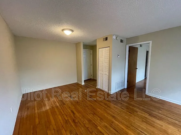 496 Holderness St SW #3 — Photo 2
