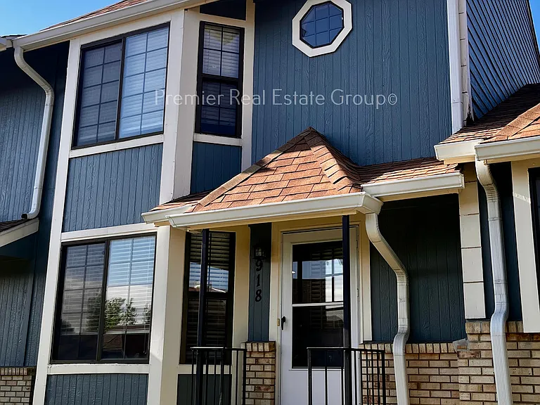 918 London Green Way — Photo 2