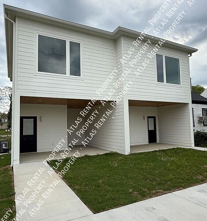 1st image of 1016 E 13th St