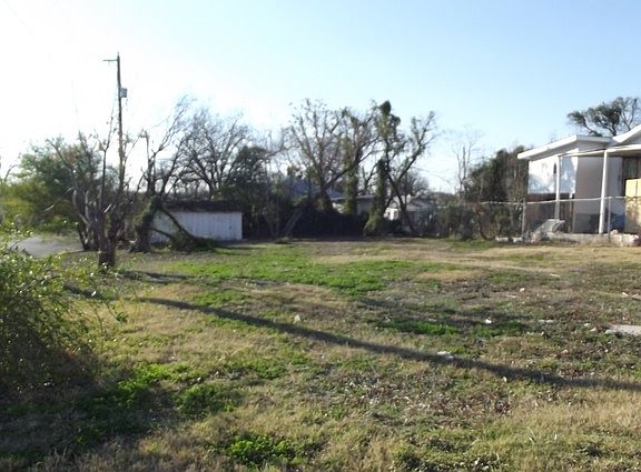3rd image of 825 S Palmetto