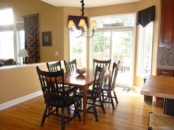 3rd image of 8 Fairview Ln