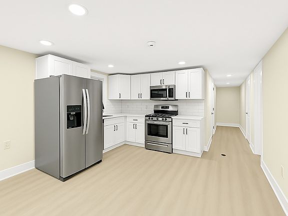 2nd image of 3236 W Eastwood Ave #G