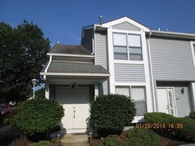 1st image of 330 Woodlake Manor Dr