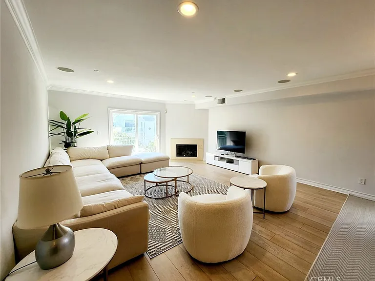 1920 Malcolm Ave #401 — Photo 3
