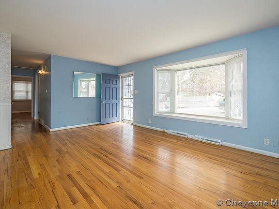 2nd image of 1728 Oxford Dr