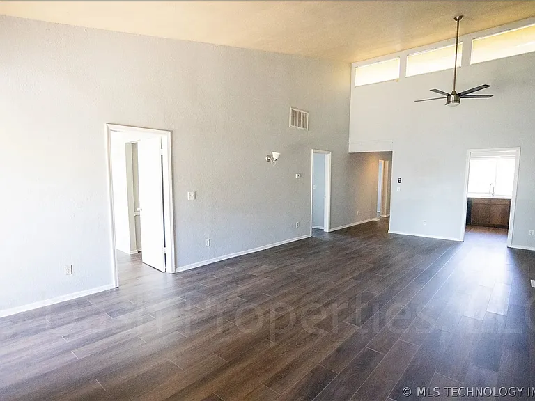 5104 S 75th East Ave — Photo 8