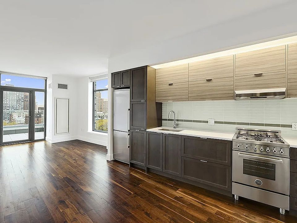 1st image of 21 E 1st St APT 902