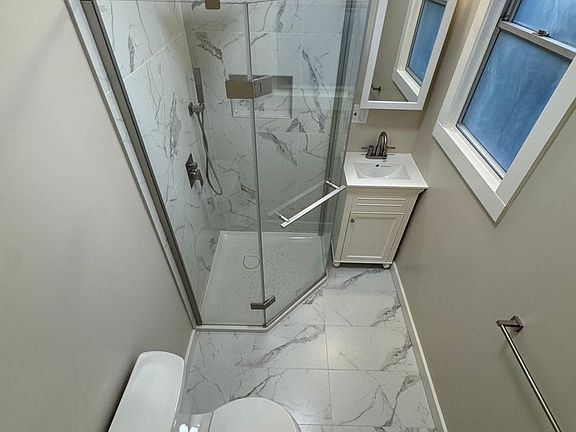 3rd image of 1052 Potrero Ave APT 4