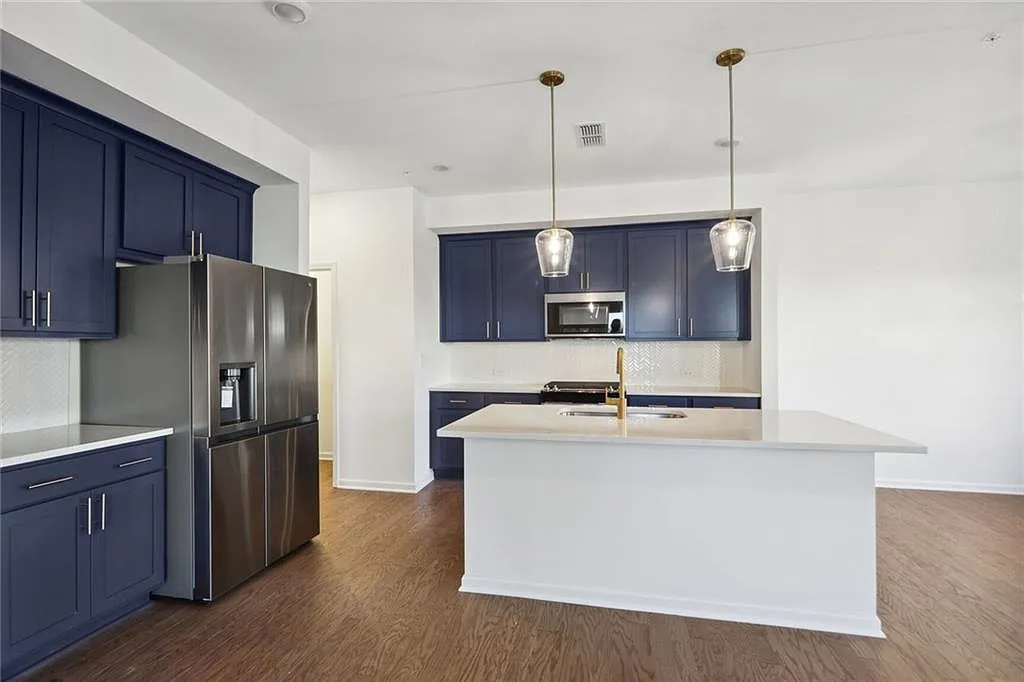 3 bed, 2.5 bath, 1858 sqft, $2,500 — Photo 3