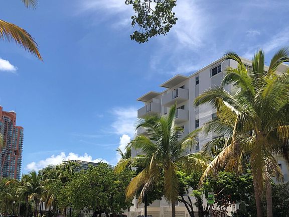 5th image of 240 Collins Ave APT 3F